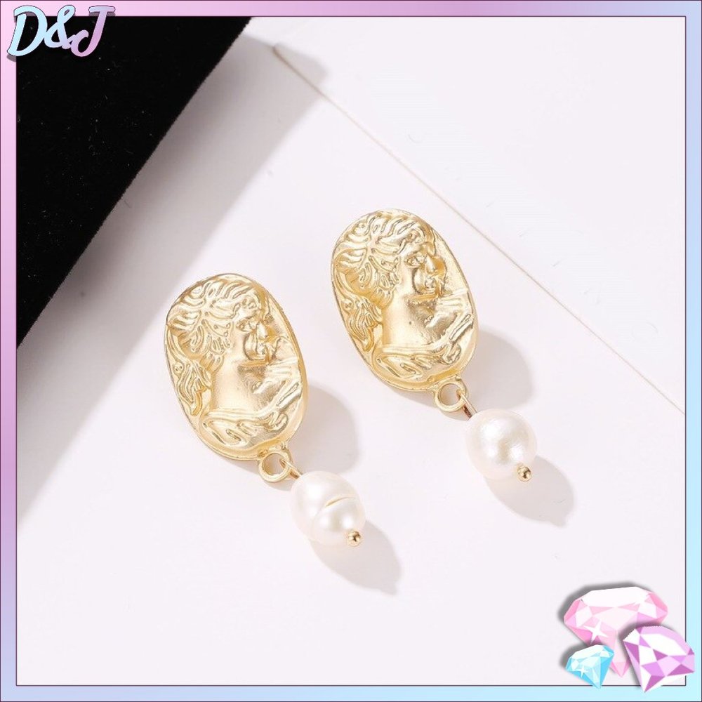 💎✨ Portrait Pearl Earrings